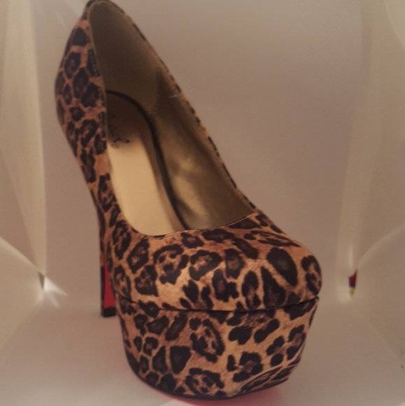 Leopard Platform Heels - Picture 1 of 5
